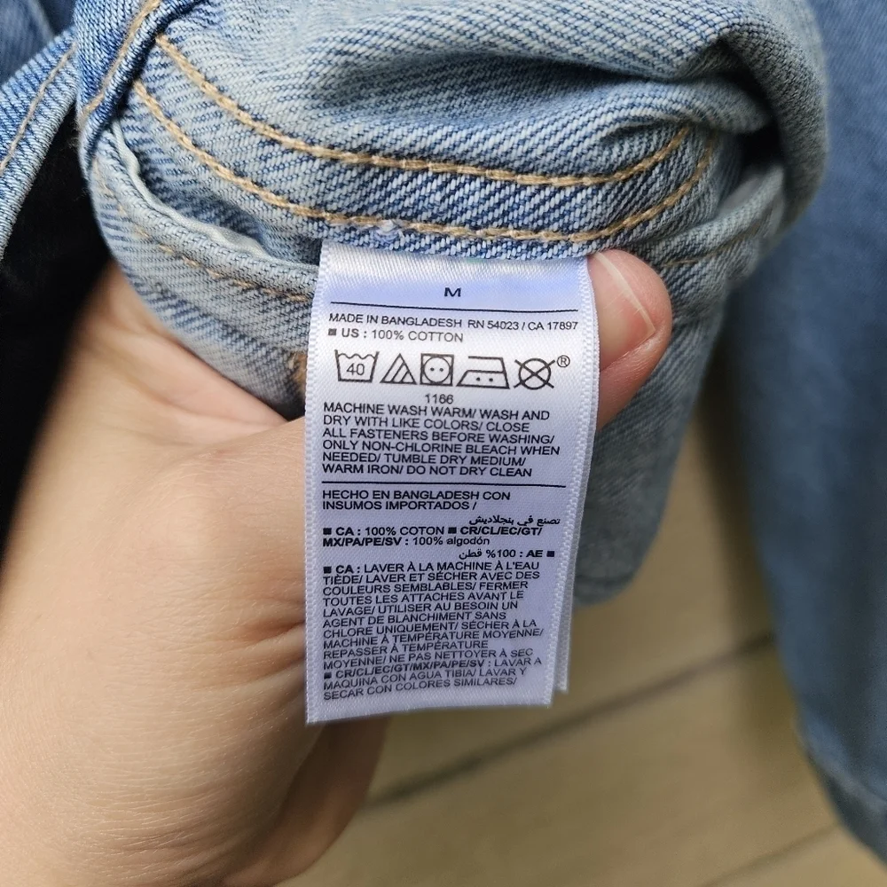 Old Navy medium wash Classic Jean Jacket size medium